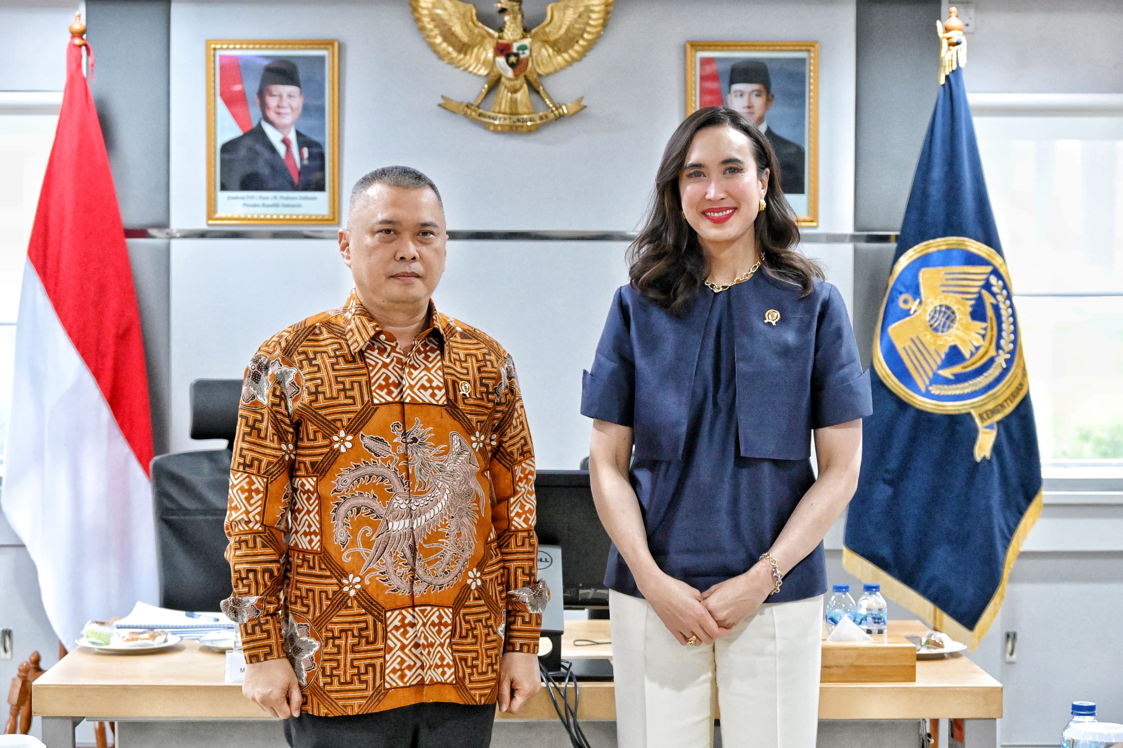 Menteri Perhubungan Dudy Purwagandhi menerima kunjungan Menteri Pariwisata Widiyanthi Putri Wardhana di Kantor Pusat Kementerian Perhubungan, Jakarta, Jumat (31/1).